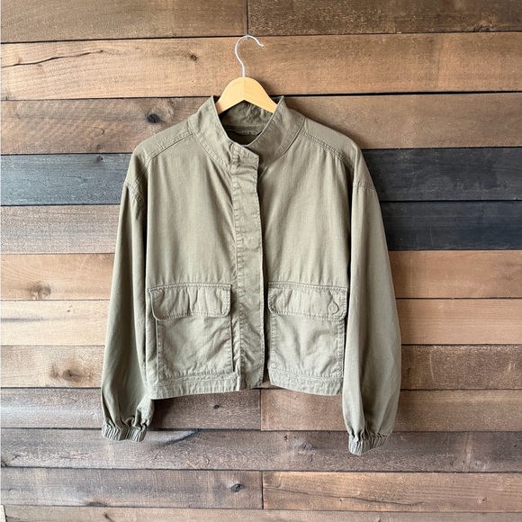 Olive Old Navy Utility Cropped Jacket Minimalist Military Style - Picture 11 of 12